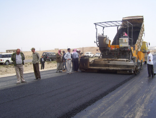 تعبيد طرق داخلية في قصبة الطفيلة