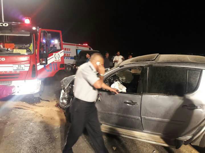 6 إصابات بحادث تصادم على طريق