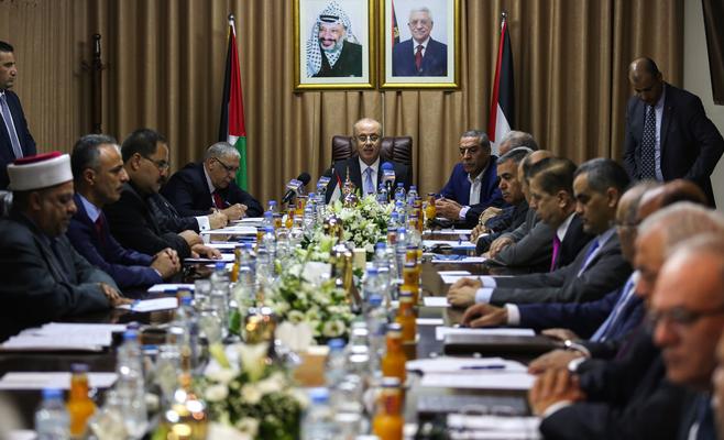 الحكومة الفلسطينية: لا نمتلك عصا سحرية