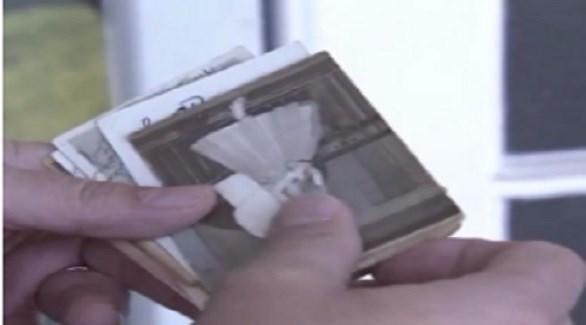 محفظة تعود لصاحبها بعد 47 عاما