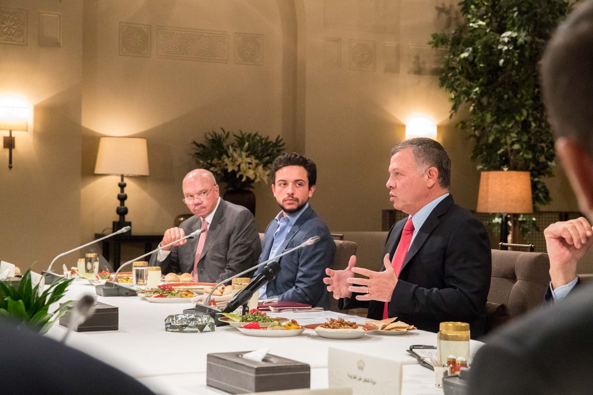 الملك يلتقي رئيس مجلس الأعيان وأعضاء