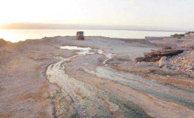 مياه الصرف الصحي تهدد بتلوث مياه