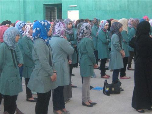 «التربية» تحيل مديرة مدرسة أغلقت أبوابها