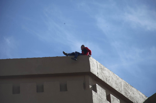 الأمن يقنع شابا بالعدول عن الانتحار