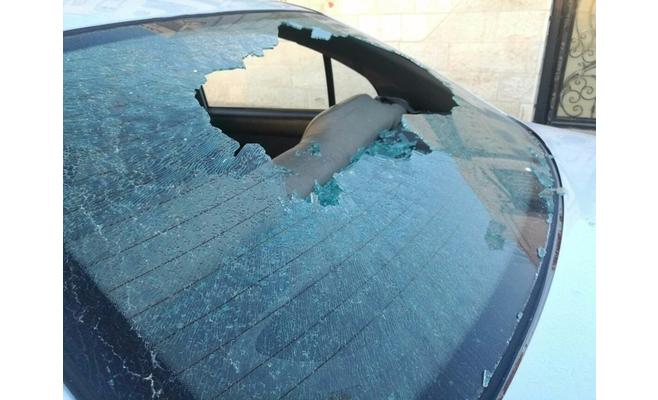 بتحطيم زجاج 10 مركبات في الحي