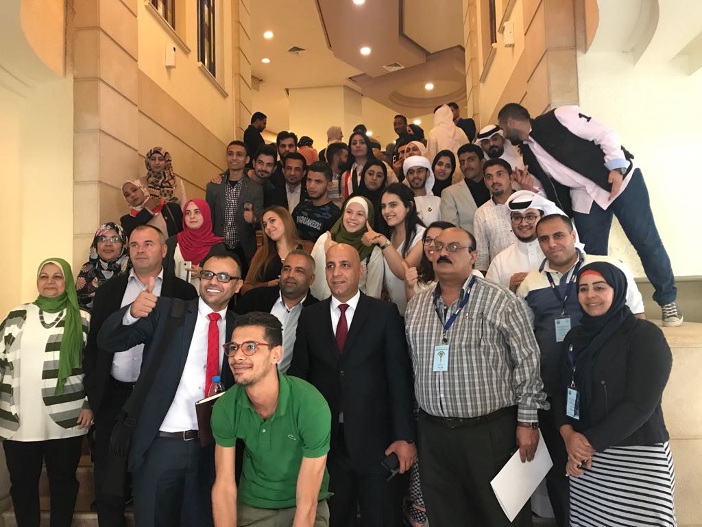 شباب 1633 1636 دولة عربية يشاركون