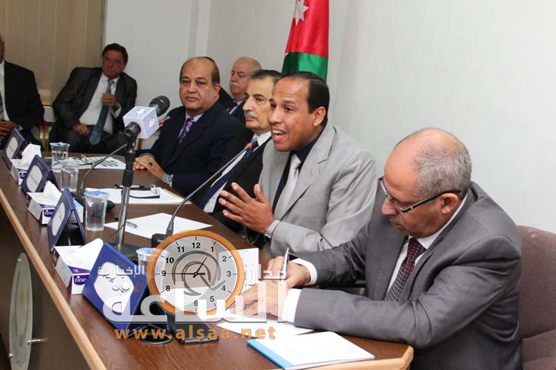 منتدون يدعون إلى إحياء مدرسة في