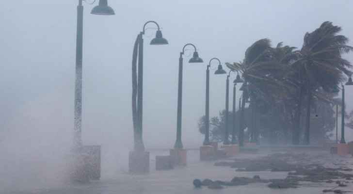 الاعصار نايت يصل الى سواحل الولايات