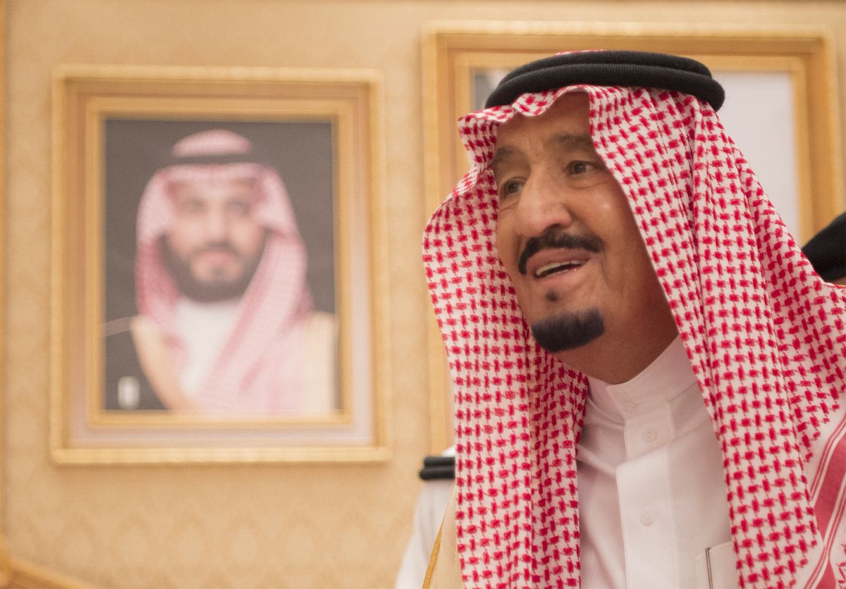 بالصور.. الملك سلمان يصل الرياض قادما
