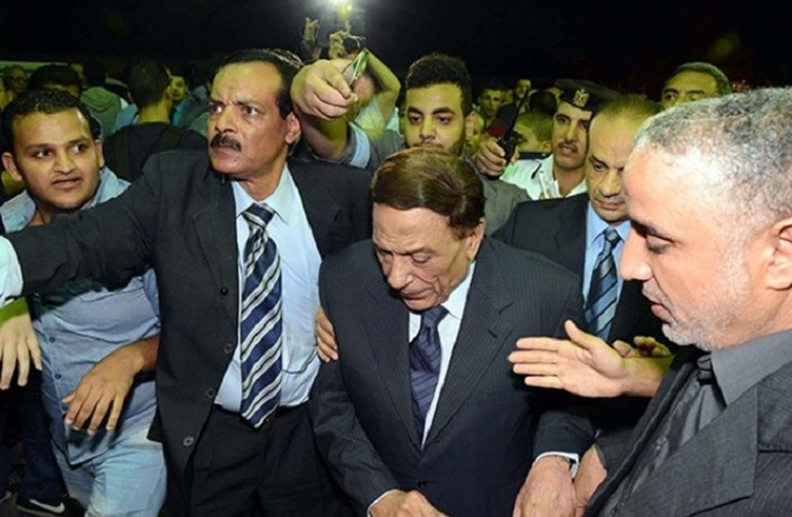 عادل إمام يتسبب بمشاجرة في عزاء