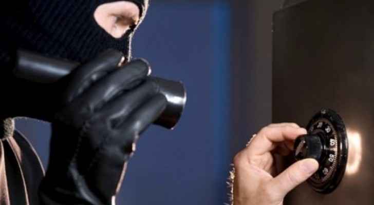 سرقة 1634 1637 ألف دينار من