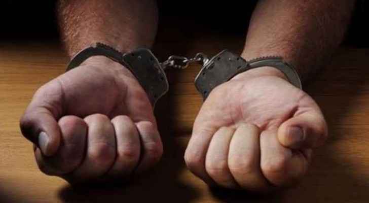 توقيف ولي أمر روّع معلمين وطلبة