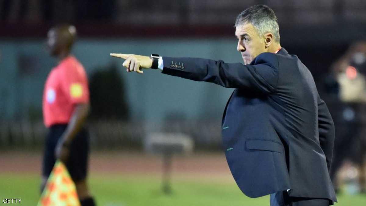 إقالة مدرب المنتخب الجزائري