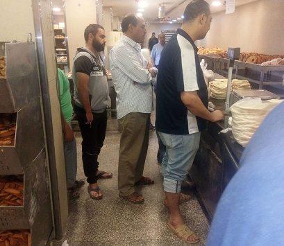 مسؤول أردني في طابور الخبز