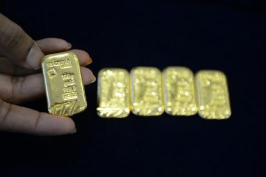 الهند توقف 11 مهربا أخفوا الذهب