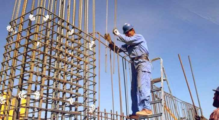 العاملون في قطاع الإنشاءات مهددين بالتسريح