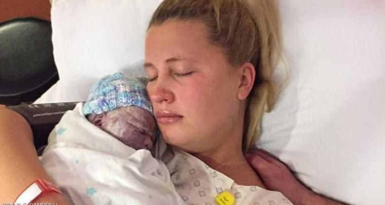 مات في رحمها فالتقطت صورة تذكارية