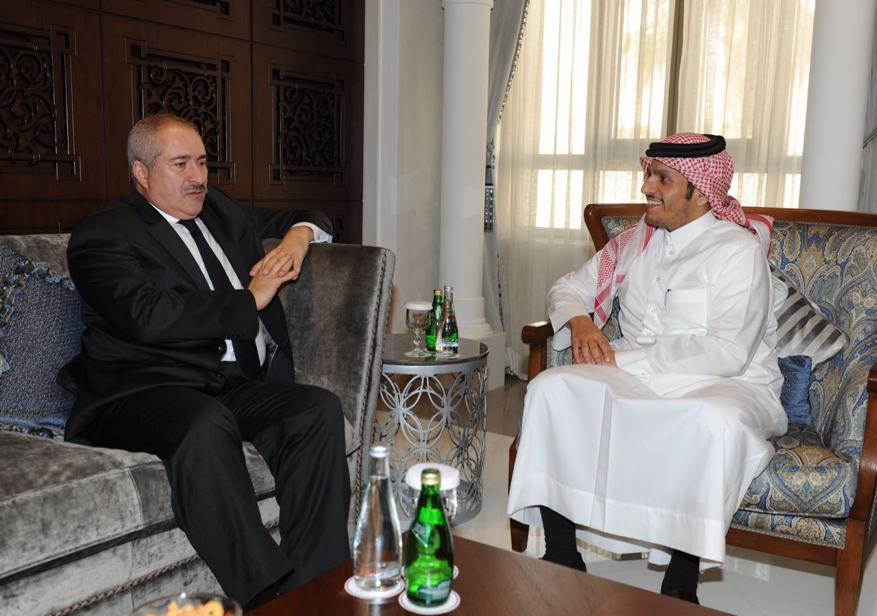 آل ثاني يقيم مأدبة غداء لـ