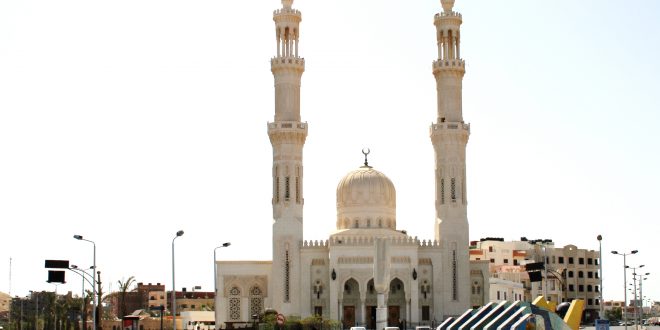 «الأوقاف» تحمّل المصلين فواتير الكهرباء.. والوزارة: