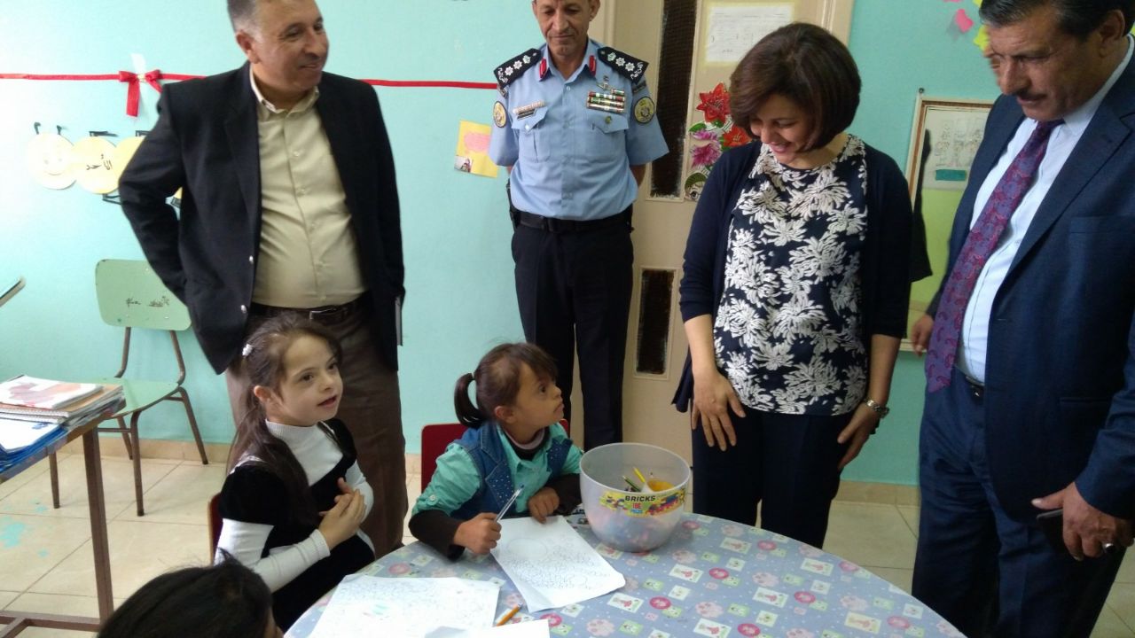 وزير التنمية تتفقد اسرا وجمعيات ومشاريع