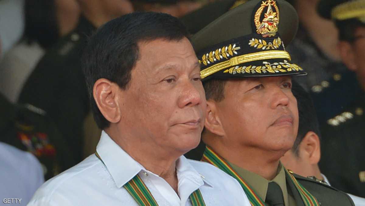 دوتيرتي يلوح بـ حكومة ثورية ويهدد: