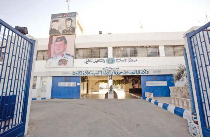 لائحة اتهام تتضمن 13 شرطيا من