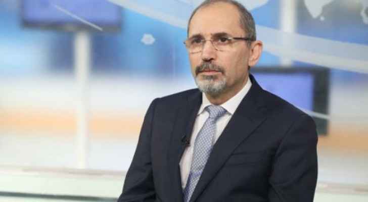 الصفدي يتلقى اتصالا هاتفيا من نظيره