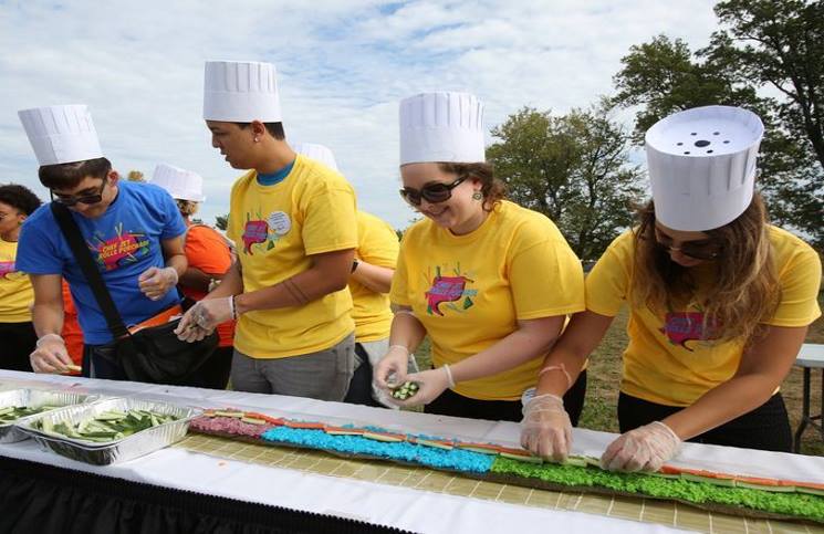 أطول شطيرة “سوشي” عالميا طولها 153