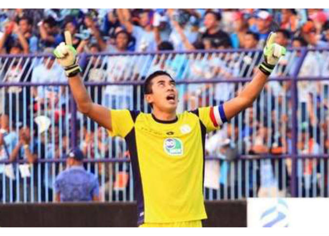 بالفيديو.. وفاة حارس مرمى خلال مباراة