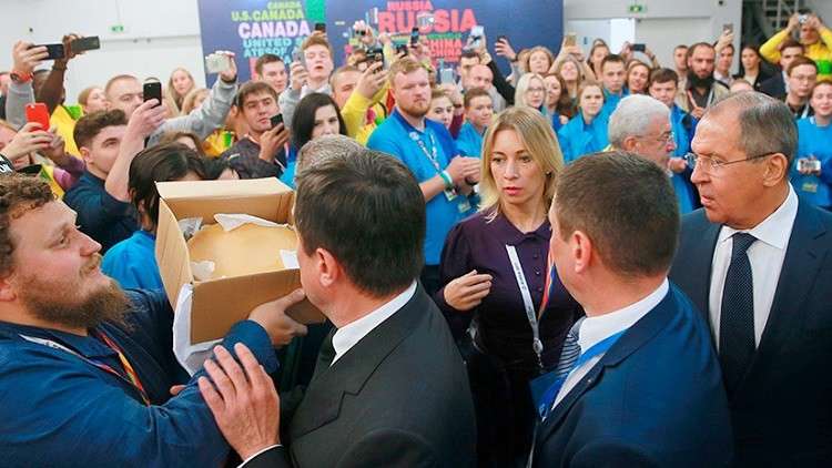 لافروف يتلقى هدية ’دسمة‘