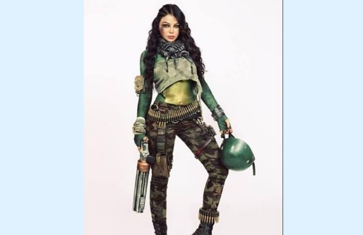 هيفاء وهبي: أحمل مسدسا في حقيبتي