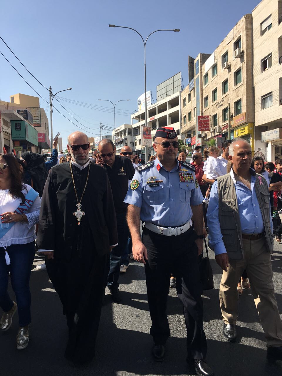 مسيرة لدعم مرضى السرطان تجوب شوارع