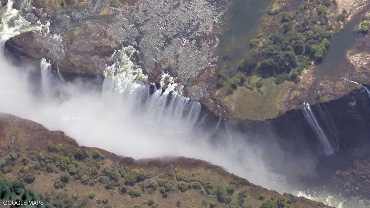 ’مسبح الشيطان‘.. أخطر وجهة سياحية في