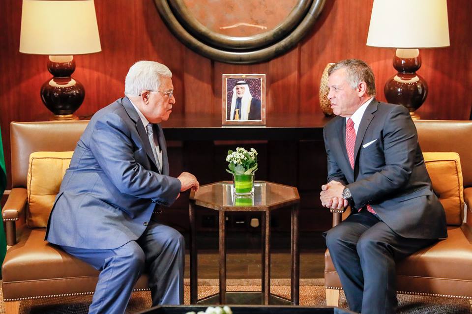 الملك يجري مباحثات موسعة مع عباس