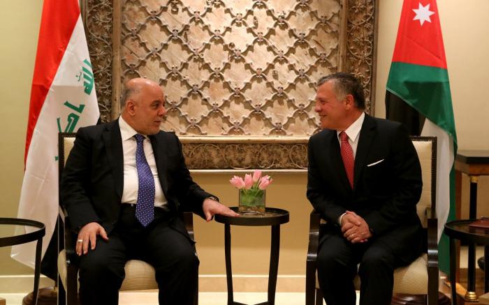 الملك يلتقي العبادي (صور)