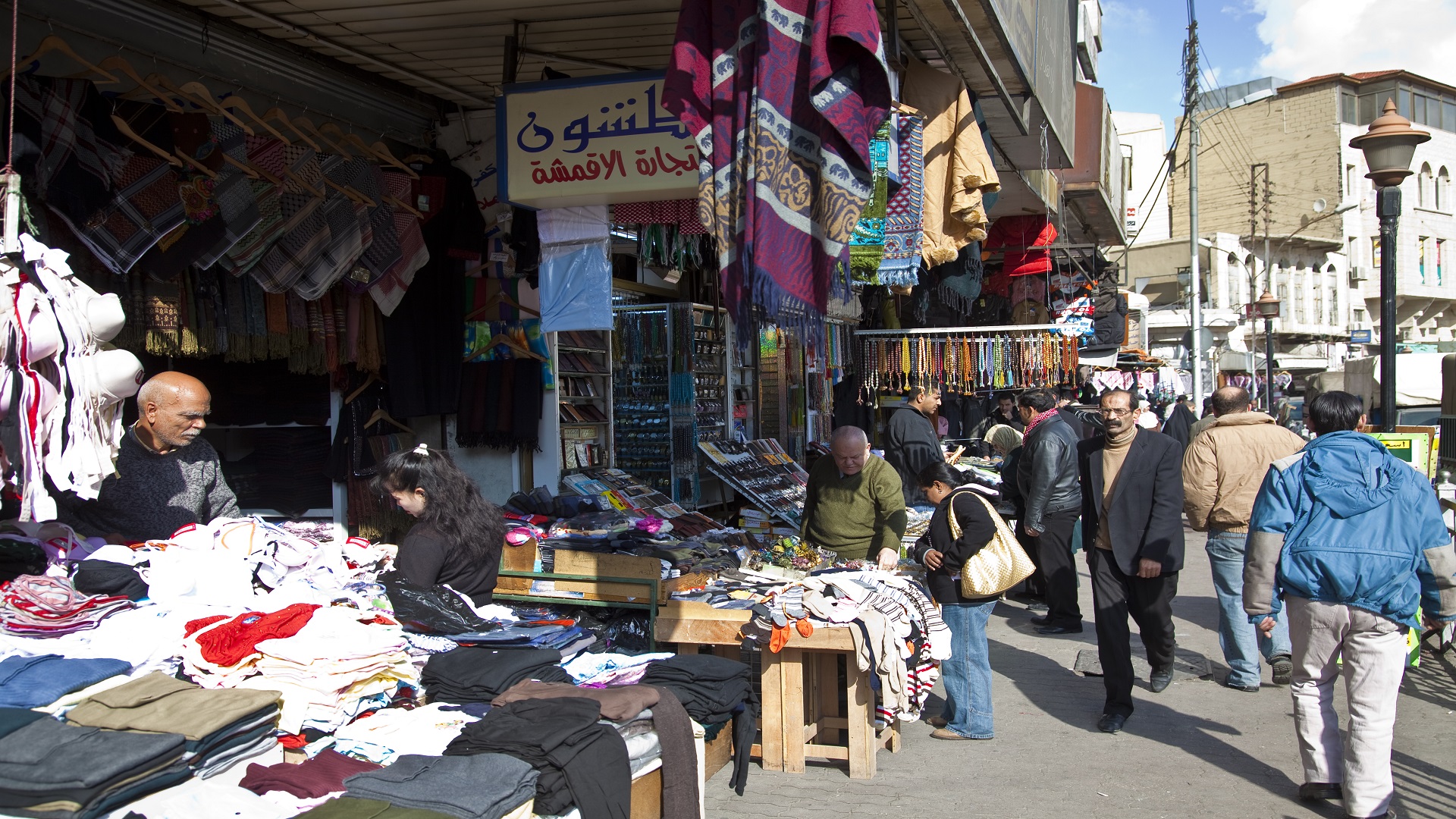 352 دينارا متوسط دخل نصف الأسر