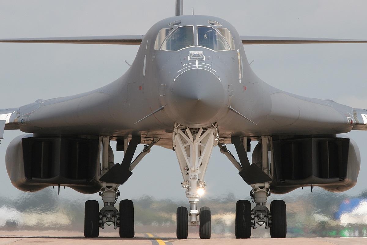 واشنطن تفكر في نشر قاذفات نووية