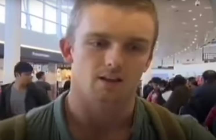 يطلب يدها للزواج وطائرتهما تكاد تؤدي