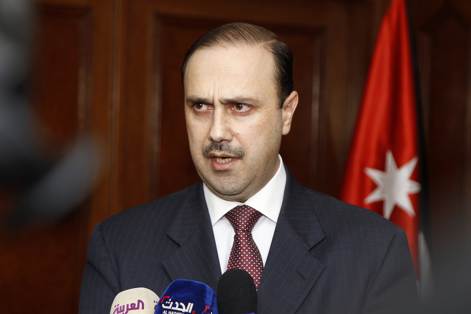 الحكومة تدين العدوان على سفير الامارات