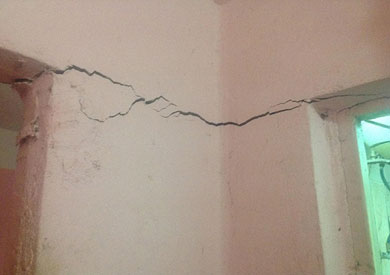 اخلاء 10 أسر من منازلها ’المتصدعة‘