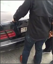 فيديوهات الاعتداء على شخص يطلب الاتاوات