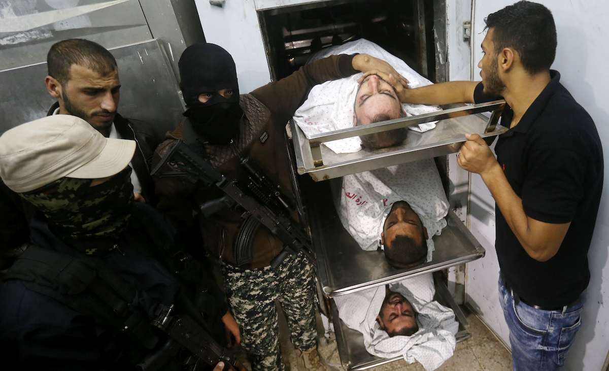 بمشاركة فلسطينية واسعة.. الآلاف يشيعون شهداء