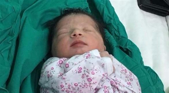 فلسطينية ترزق بطفلة بعد ساعات من