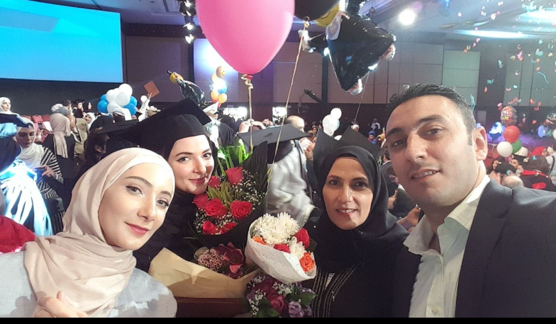 آية مناع.. مبروك التخرج