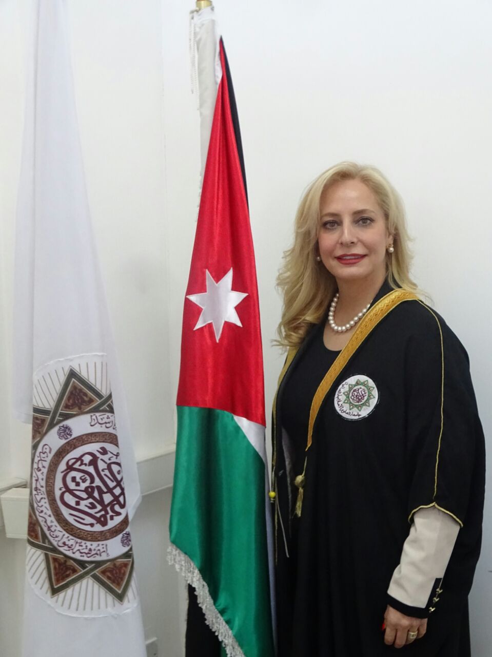 الإعلامية اخلاص يخلف تنال درجة الدكتوراه