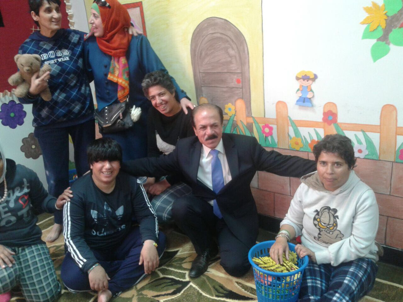 محافظ الطفيلة يتفقد المركز الايوائي لرعاية