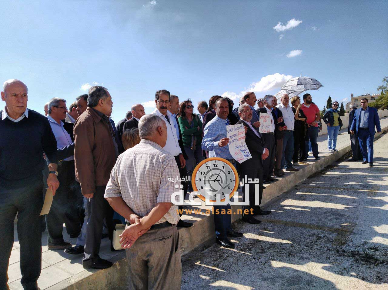 أردنيون يحتجون أمام سفارة بريطانيا في