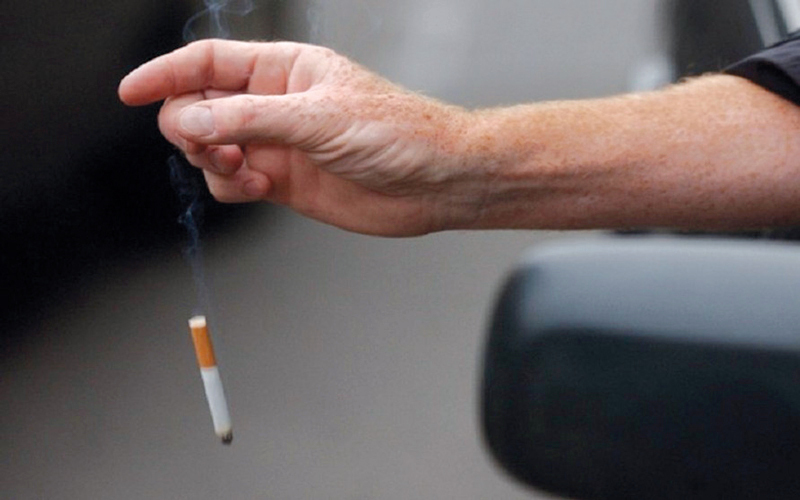 دبي: 100 دينار غرامة رمي أعقاب