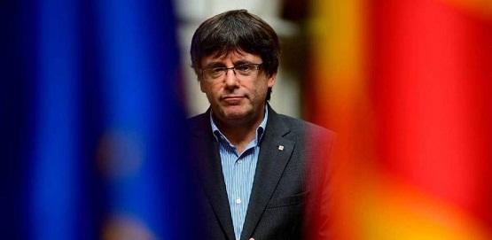 الرئيس الكتالوني المقال يسلم نفسه للشرطة