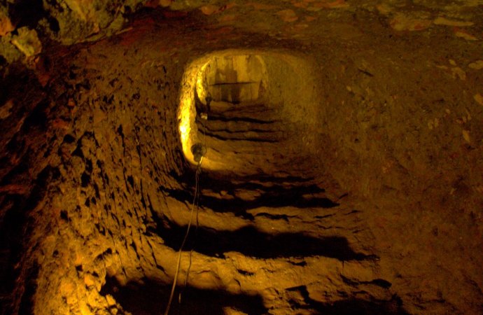 اكتشاف تجويف ضخم بحجم طائرة فى